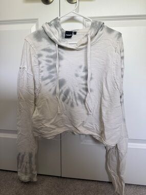 Mono B Cream & Gray Tie-Dye Cropped Hoodie
